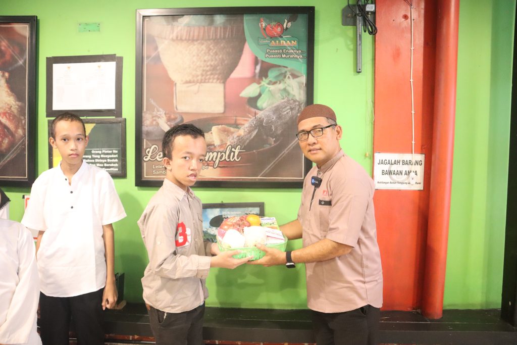 SANTUNAN YATIM DAN BERBAGI PAKET NUTRISI UNTUK YATIM - Yayasan Hayati Insani Indonesia