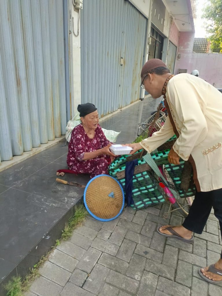 Berbagi ke Pejuang Jalan - Yayasan Hayati Insani Indonesia