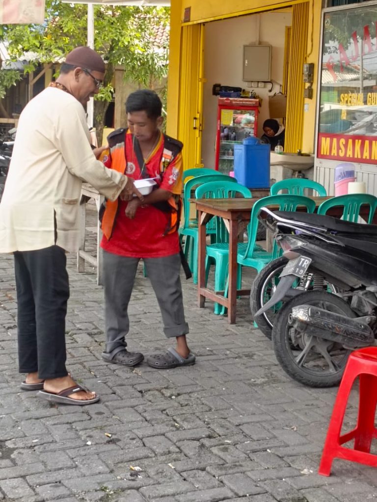 Berbagi ke Pejuang Jalan - Yayasan Hayati Insani Indonesia